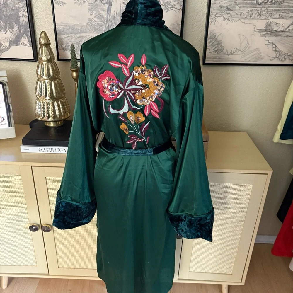 ANTHROPOLOGIE Sleek Floral Sequin & Embroidered Robe in Emerald Green Size S / M - Picture 5 of 8